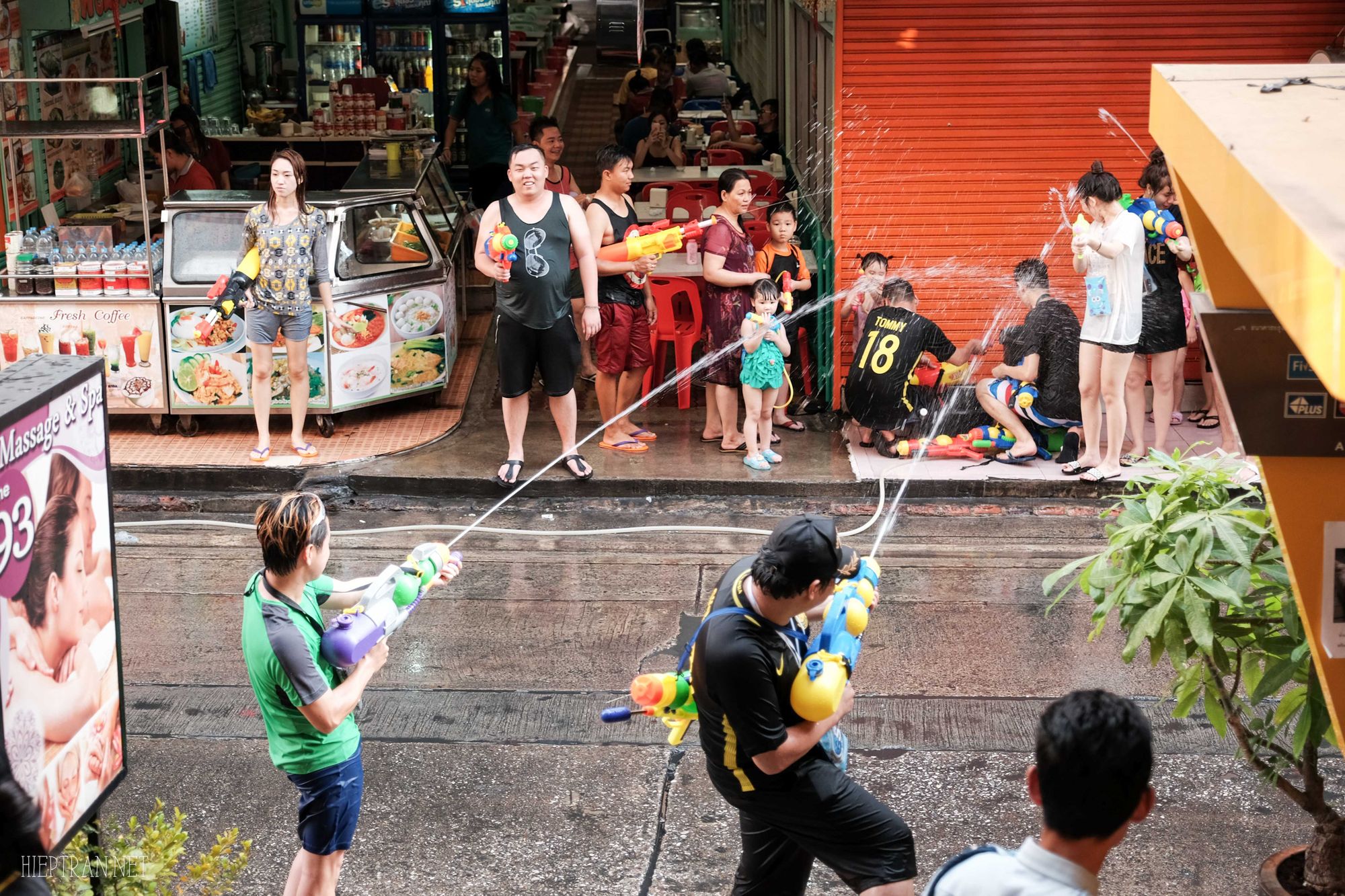 Quẩy tưng bừng Lễ hội té nước Songkran ở Thái Lan